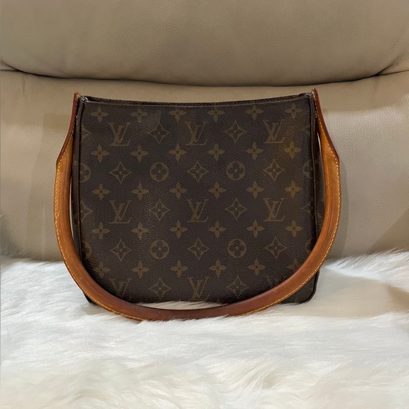 Authentic Louis Vuitton Looping - Picture 1 of 1